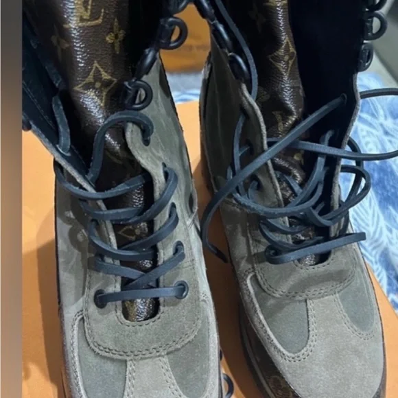 Laureate Platform Desert Boot - Picture 3 of 9